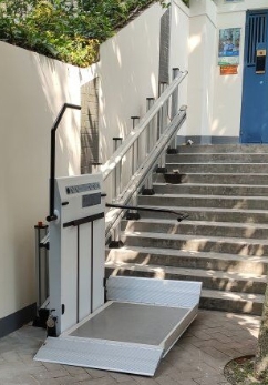 旧楼房装楼道座椅电梯与传统电梯的优劣势比较 旧楼房装楼道座椅电梯与传统电梯的优劣势比较